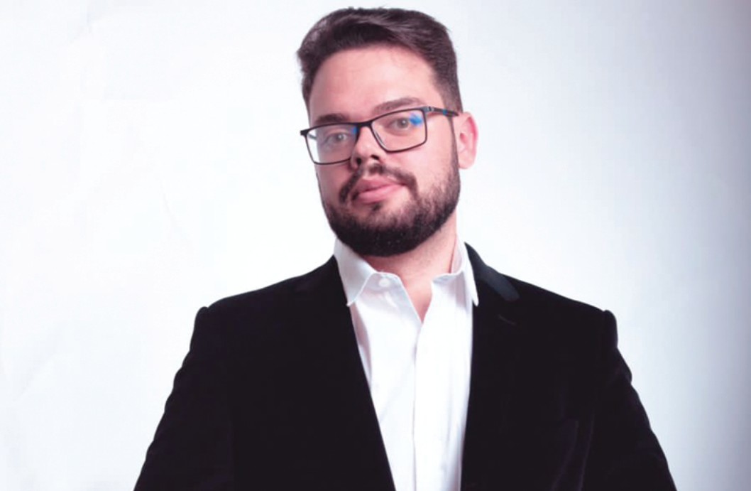 Leandro Chagas prefeito de Lafaiete posando para foto